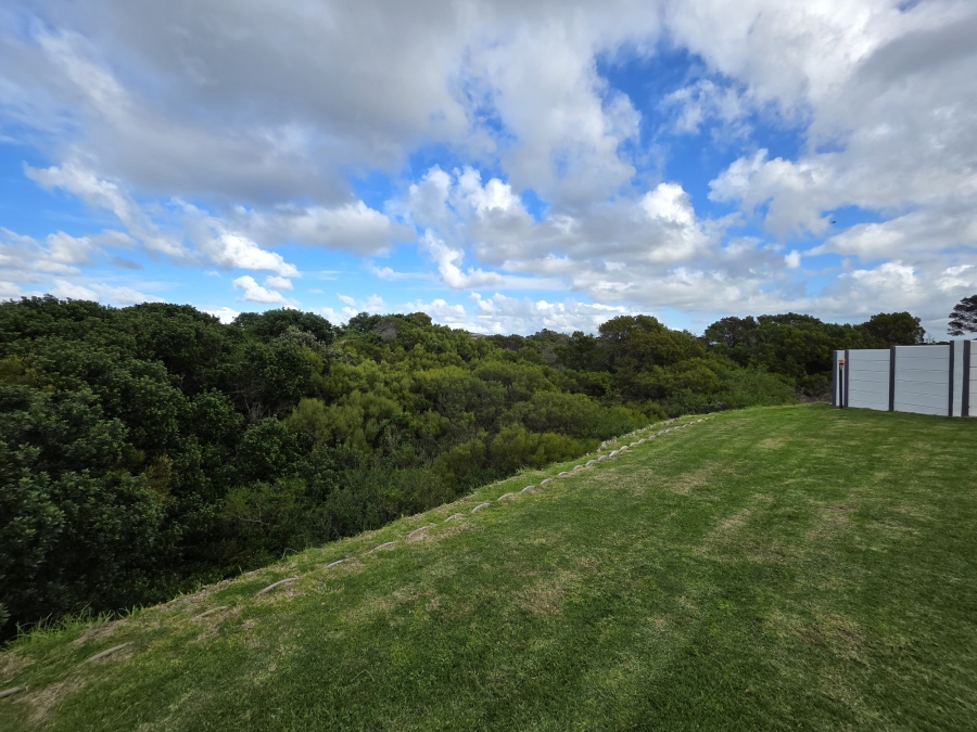 4 Bedroom Property for Sale in Paradise Beach Eastern Cape
